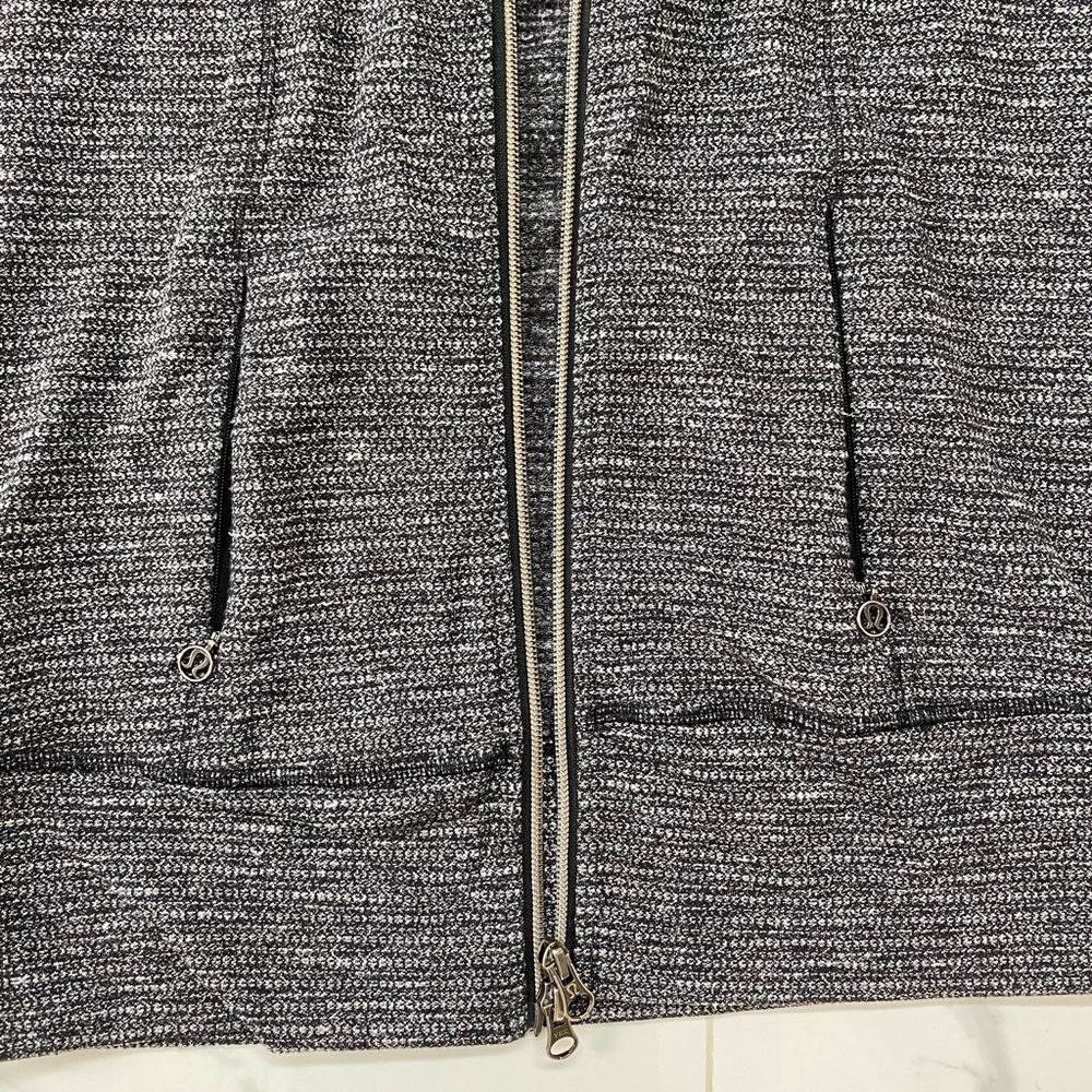 Lululemon Jacket Size 4 - Picture 5 of 6